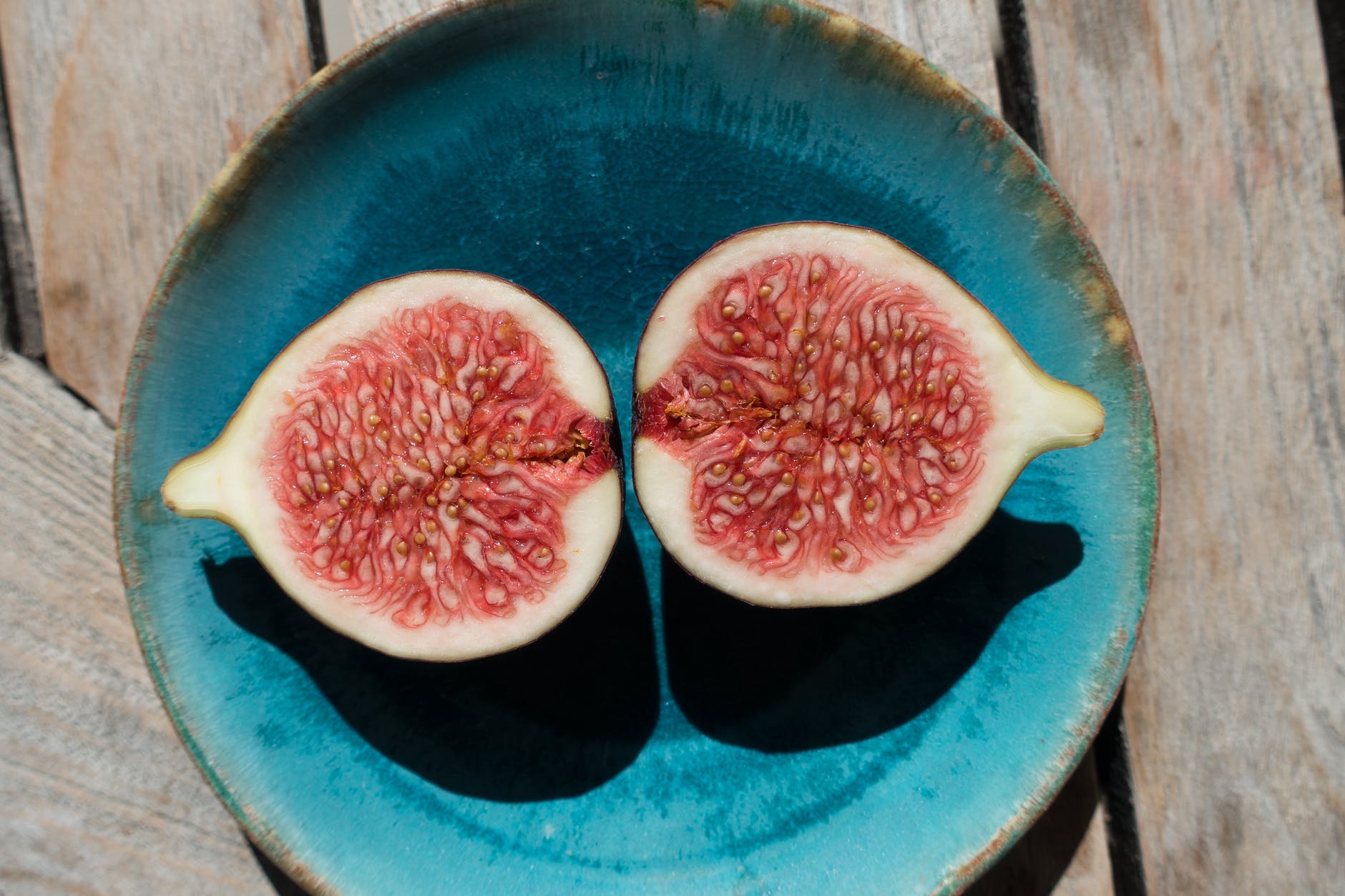7 Antioxidant-rich fruits and its health benefits 5 red and yellow fruit