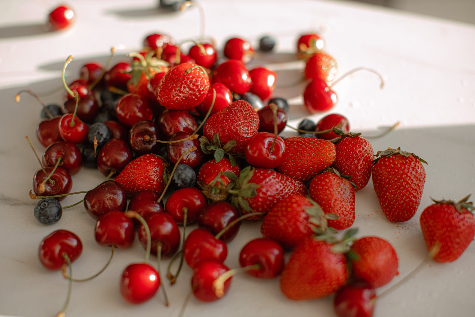7 Antioxidant-rich fruits and its health benefits 2 antioxidant-rich fruits