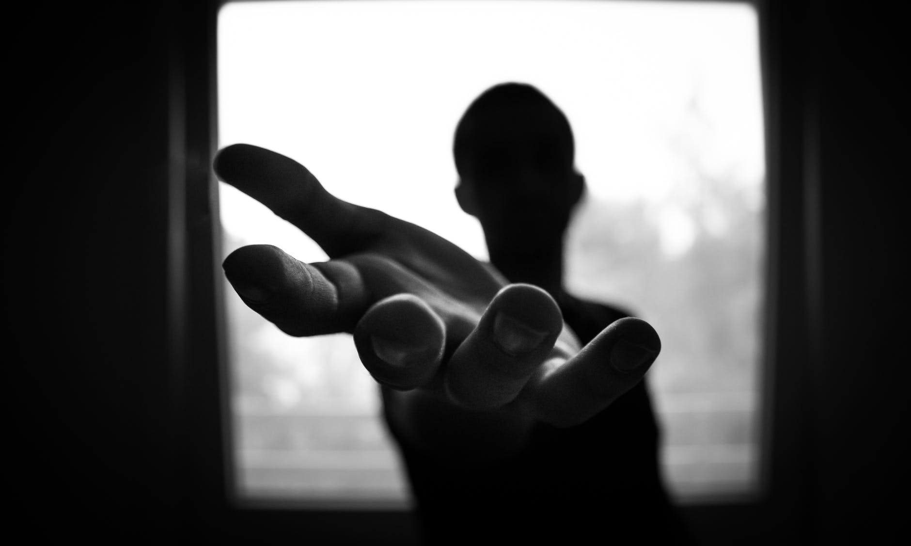 7 Bad Habits That Harm Your Brain’s Health 3 man s hand in shallow focus and grayscale photography