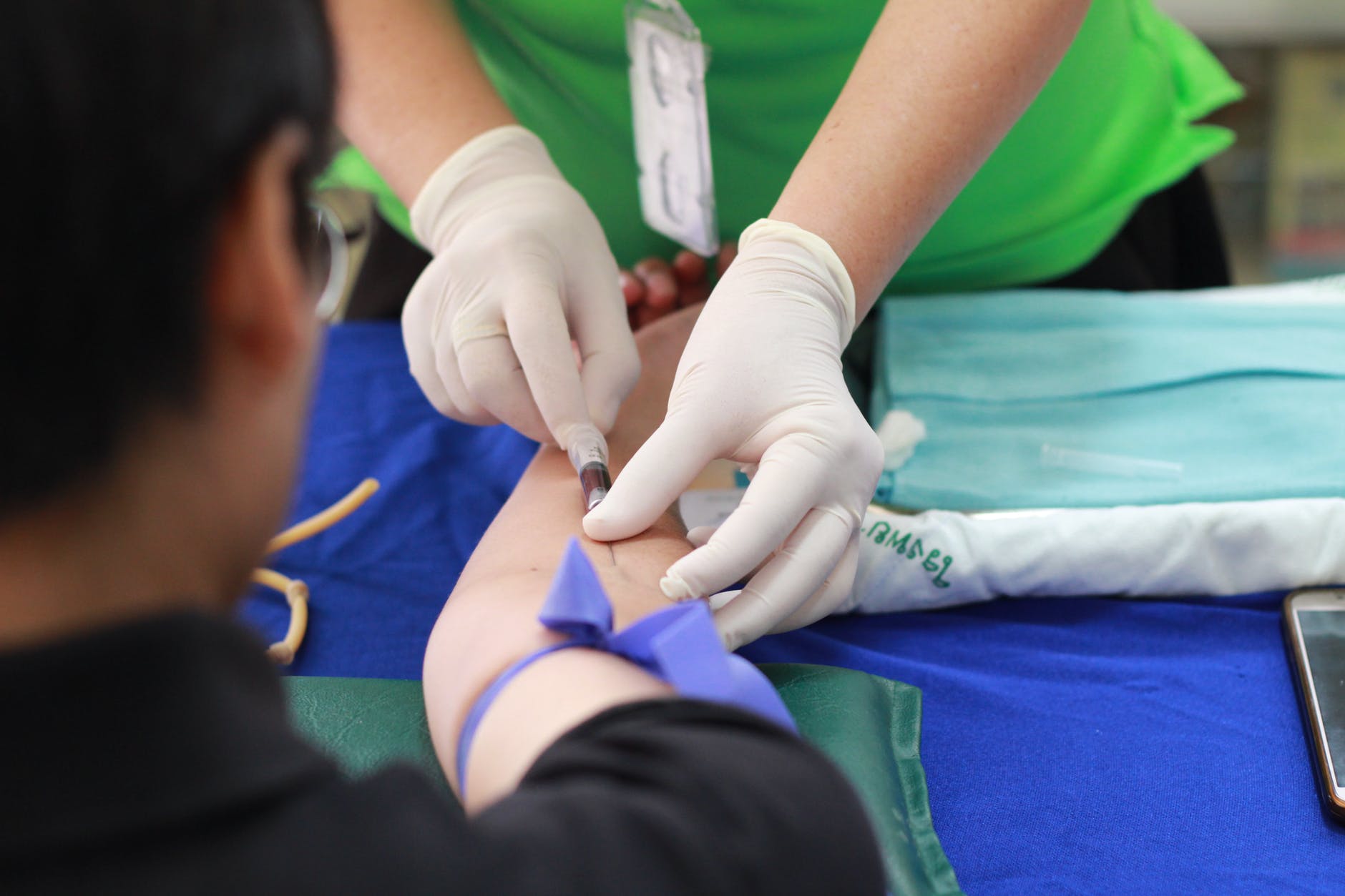 5 Simple Ways to Lower Cholesterol Levels 5 person getting his blood check