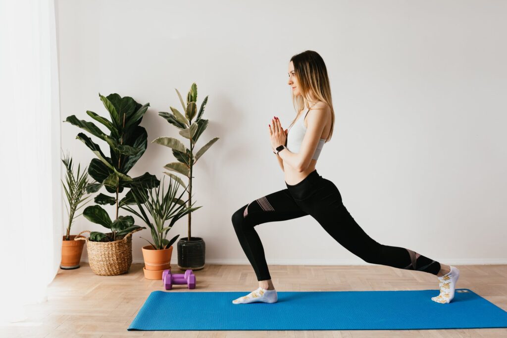 7 Tips While Practicing Yoga In The Park 3 high crescent lunge