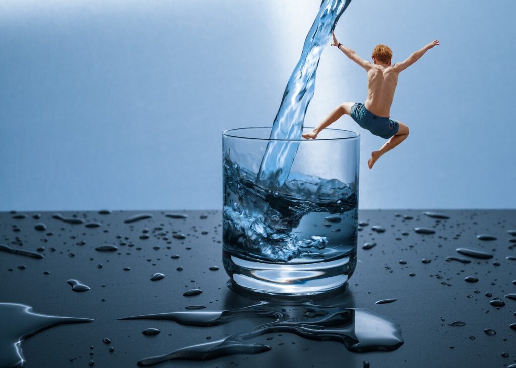 Top 5 best tips to lose weight 5 water, leap, refreshment-2624384.jpg